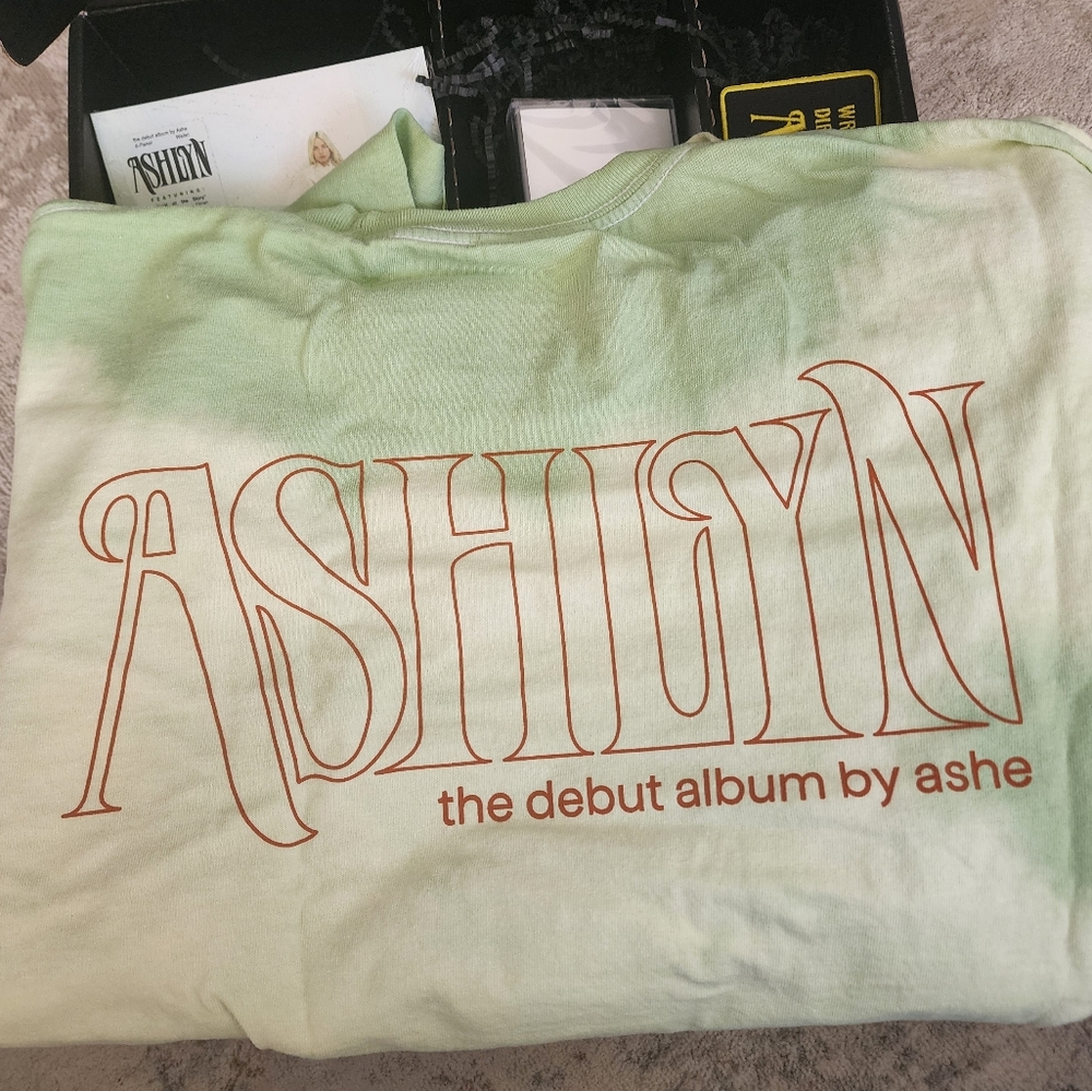 Ashe VIP Merch Box - Picture 7 of 8